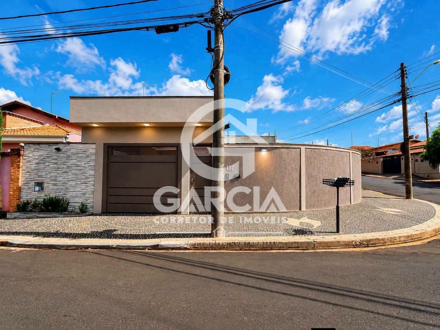 RESIDENCIA COM SALÃO